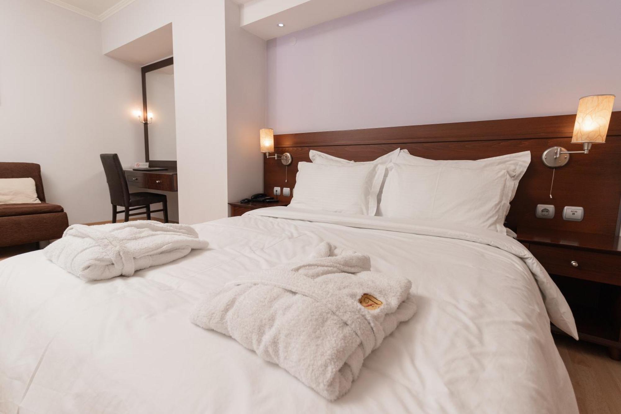Flisvos Hotel Nafpaktos エクステリア 写真